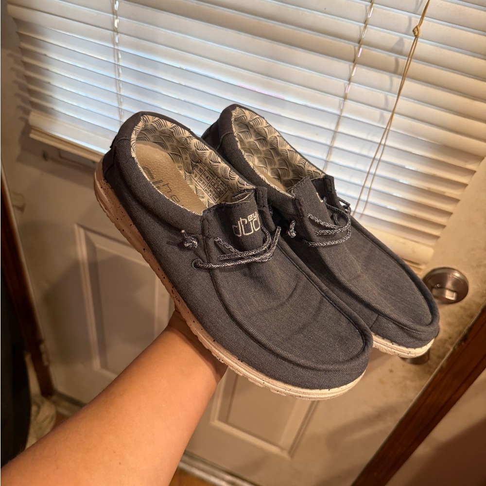 Hey Dude Wally size 10